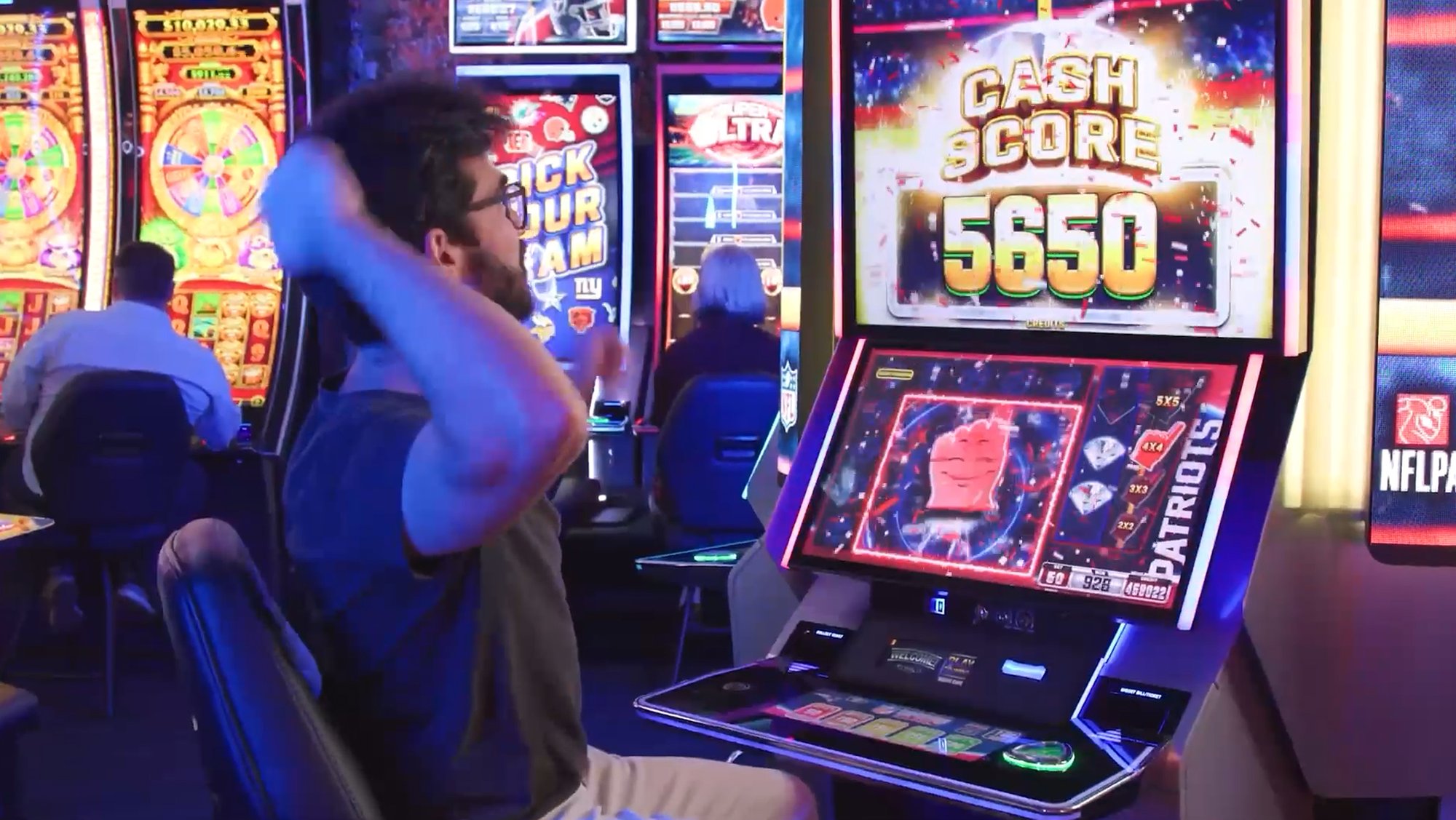 hero-background-Aristocrats-2